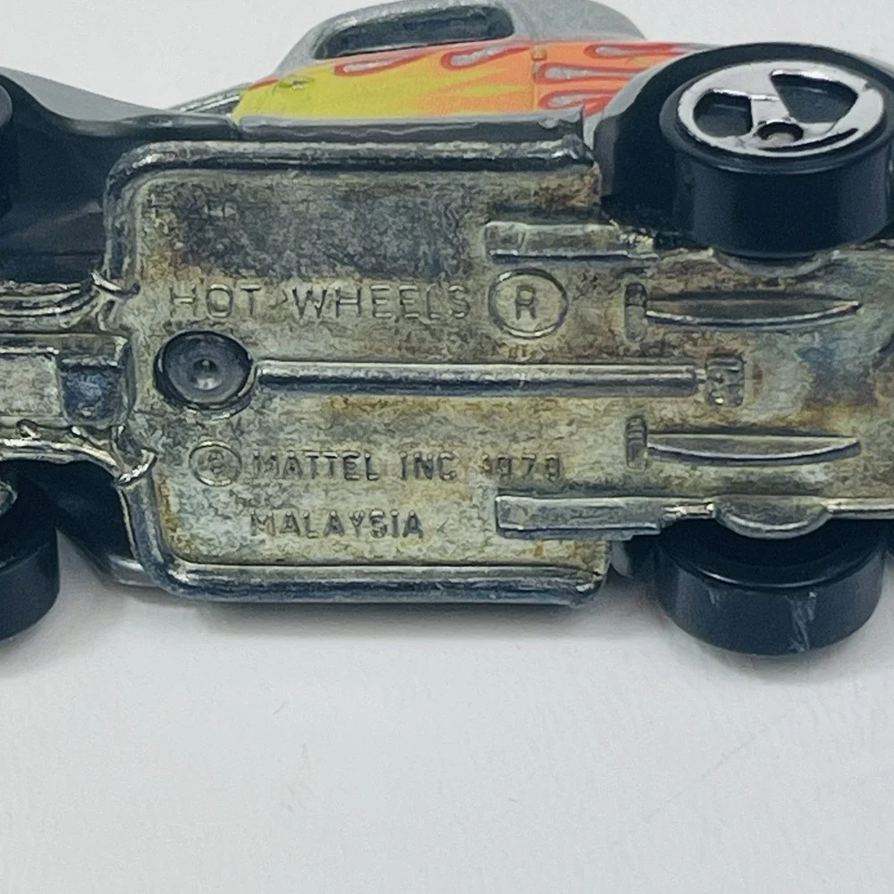 Hot Wheels Gray 1979 Ford Roadster Flames 1:64 Hot Rod 1970s